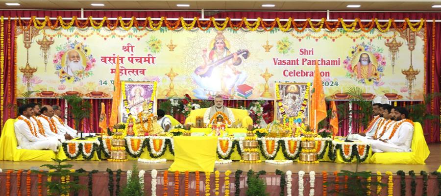 Vasant Panchami Utsav was arranged with puja of Maha Saraswati at Gurudev Brahmanand Saraswati Ashram Bhopal